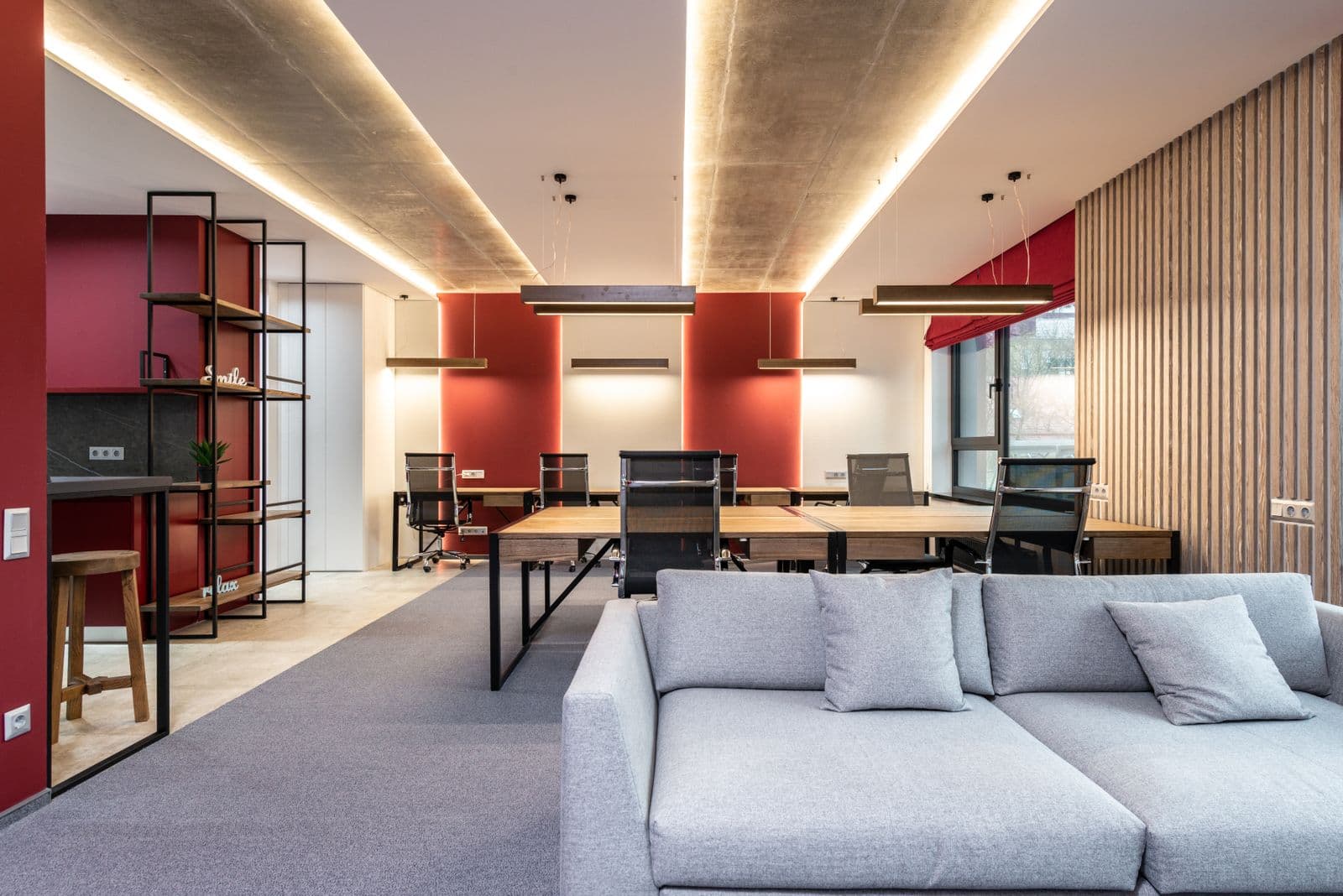 A welcoming lounge for thoughtful conversations